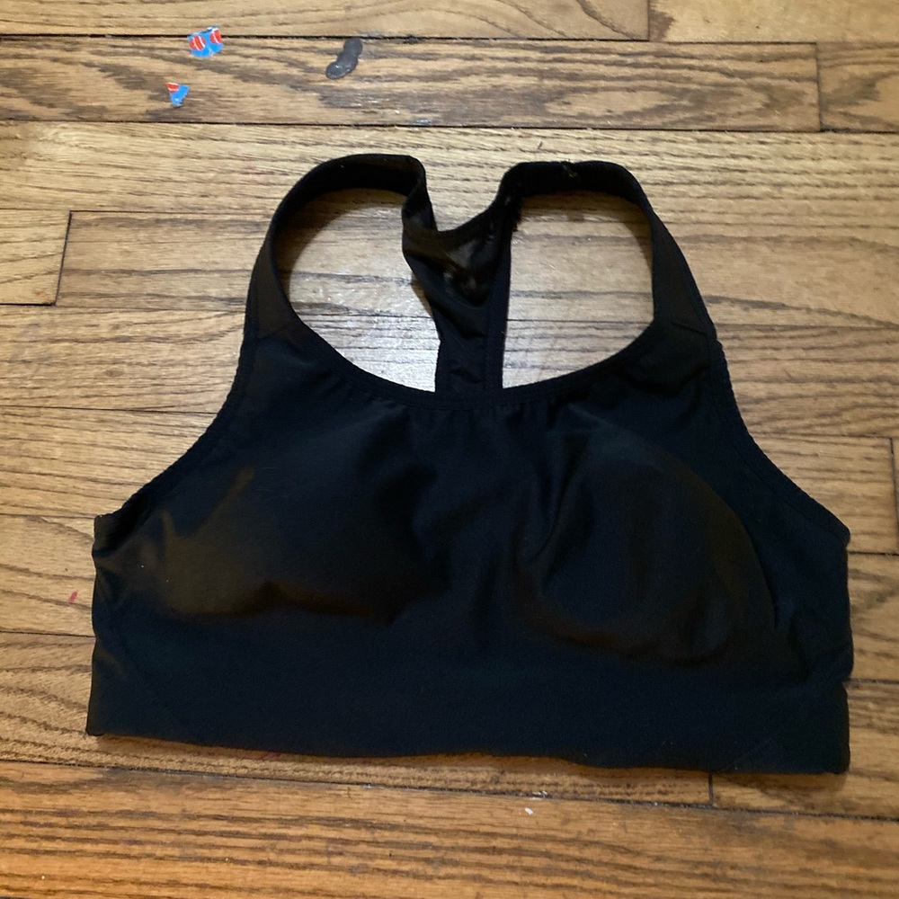 Black sports bra